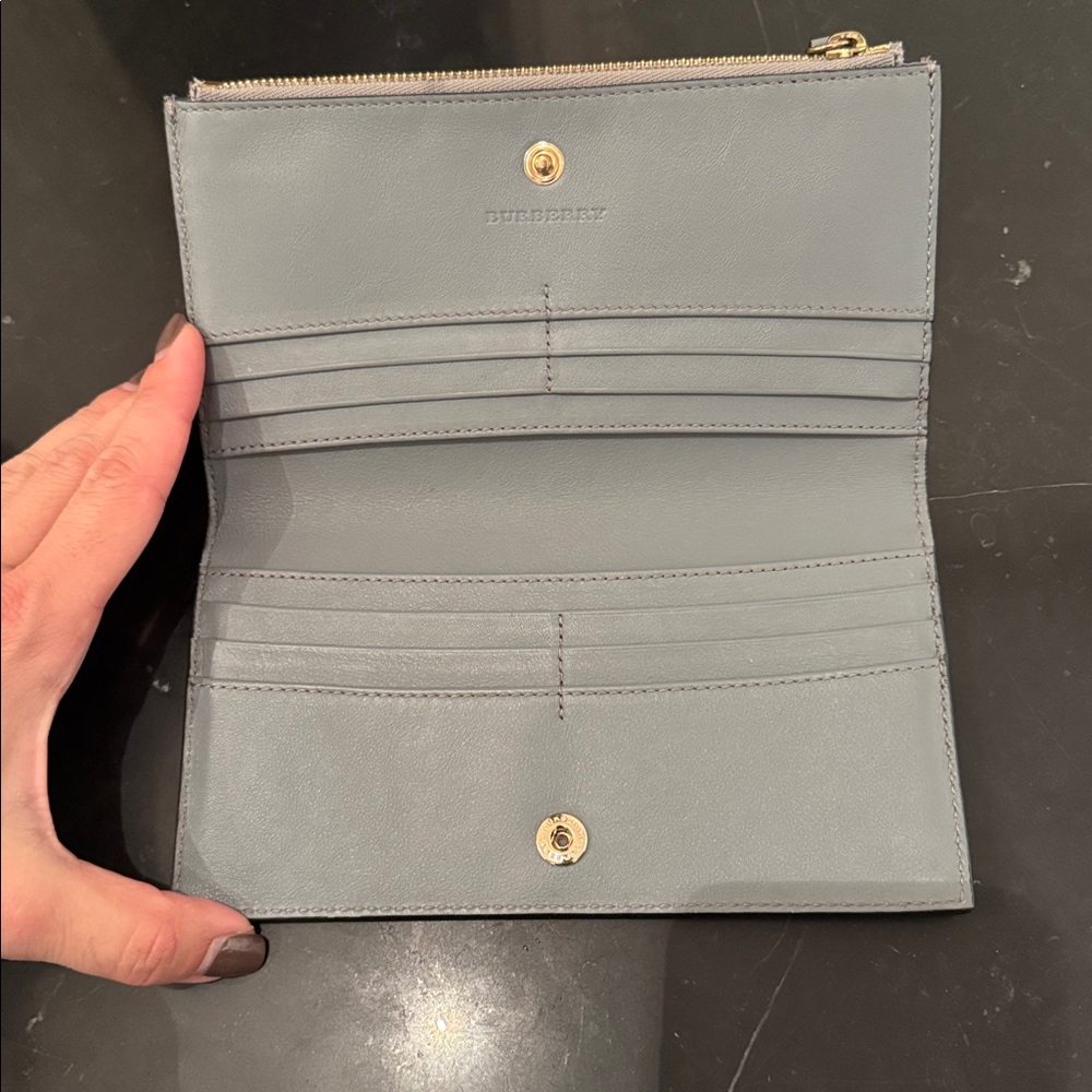 Burberry Grey Leather and patent Leather wallet in pristine condition - Picture 4 of 7